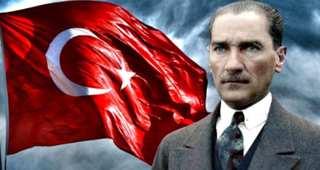 Ünlü isimlerden 30 Ağustos Zafer Bayramı mesajları