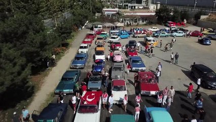 İstanbul'da klasik otomobillerden 30 ağustos konvoyu
