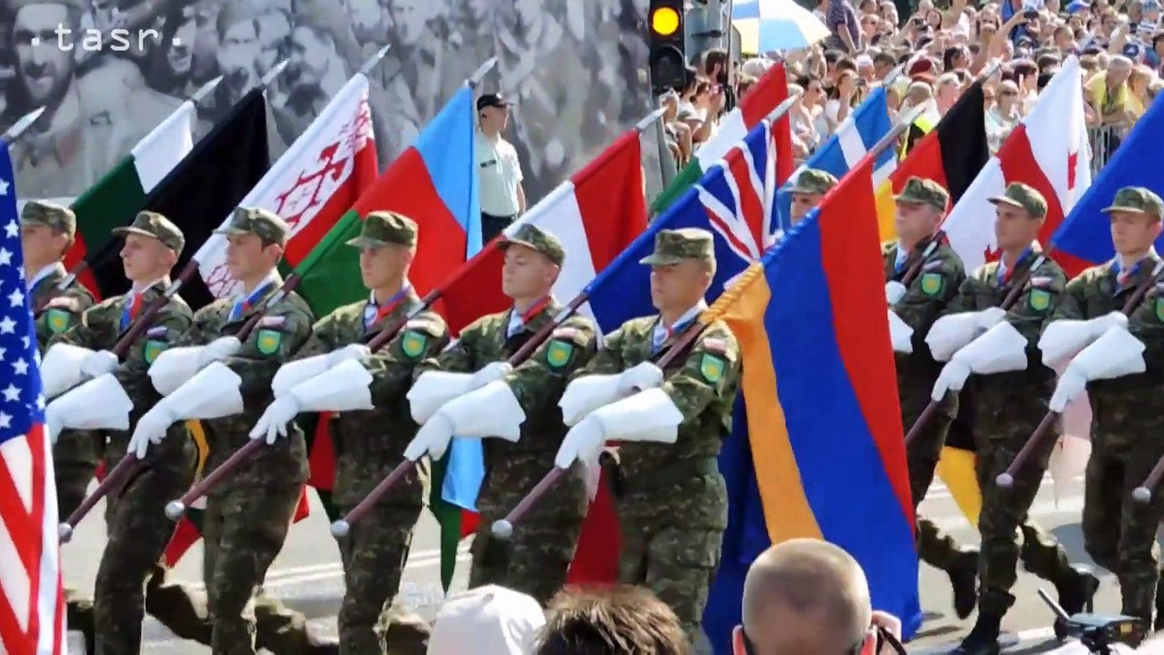 Vojenská prehliadka v rámci osláv v Banskej Bystrici