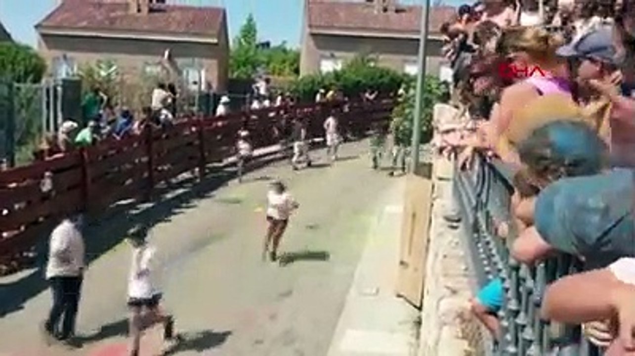 Festivalde dev topun çarptığı belediye başkanı savrularak düştü