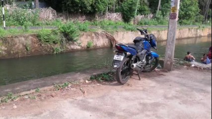 ஆற்றில் குளித்த பெண்களை, கேமரா வைத்து படம் பிடித்து சிக்கிய வெங்கடேசன் -வீடியோ