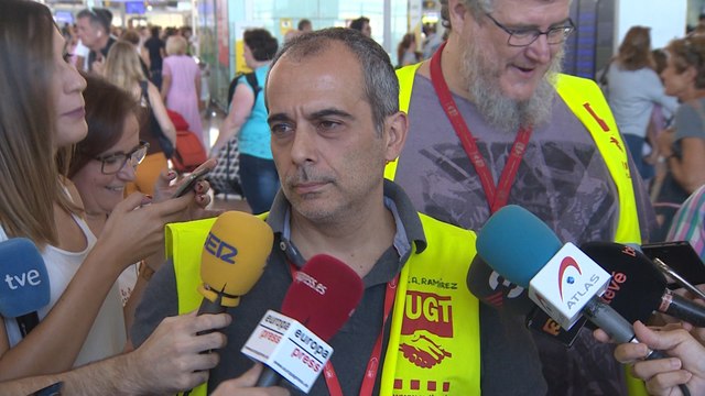 El personal de tierra de Iberia en El Prat pide una solución inmediata al conflicto