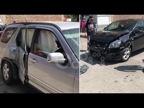 RTV Ora - Aksident në lagjen 4 të Korçës, përplasen dy makina