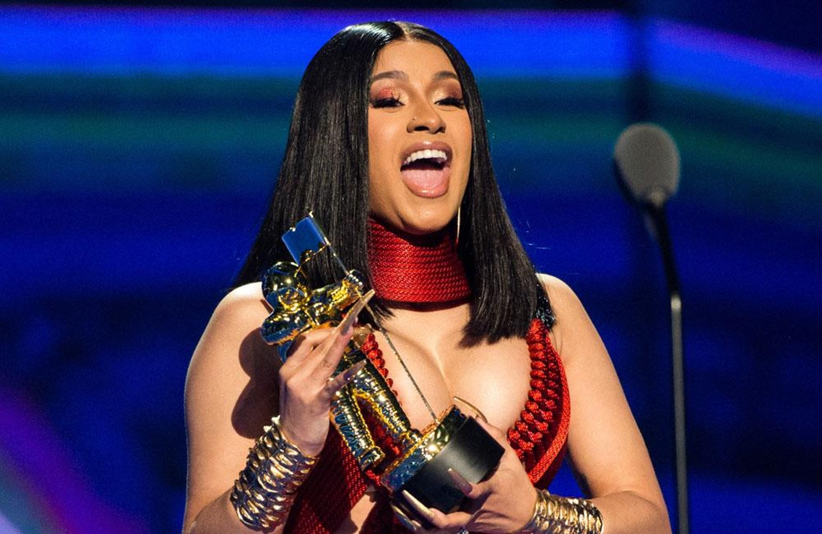 ⁣Cardi B verteidigt Grammy