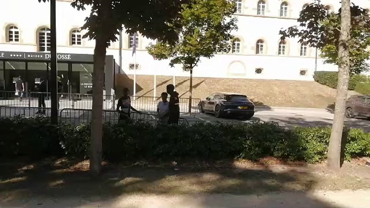 Avant le match Metz - PSG, l'attente des joueurs parisiens se poursuit...