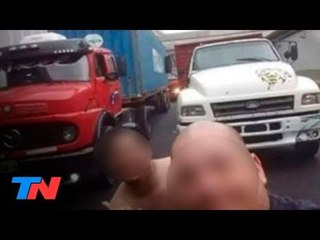 Descontrol en el Paseo del Bajo: dos camioneros pararon para sacarse una "selfie"