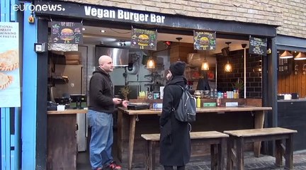 Στα vegan burgers επενδύει ο Χάμιλτον