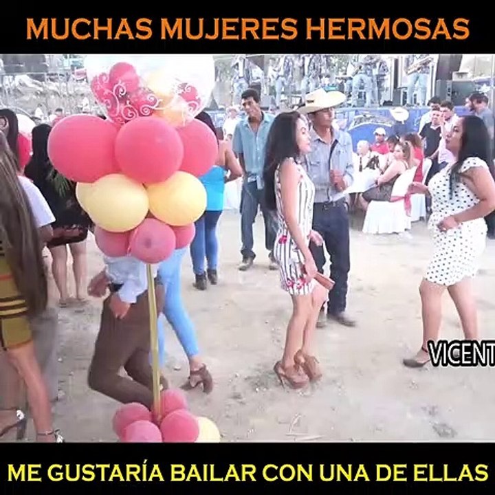 l want to dance with these beautiful girls -  Me gustaría bailar con una de ellas