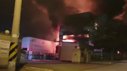 충주 중원산업단지 화학 공장서 큰불...3명 부상 / YTN