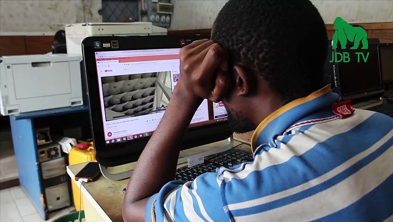 Le smartphone, la menace des cybercafés à Brazzaville