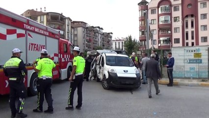 Kamyonetin altında kalan anne öldü, kızı ağır yaralandı - TOKAT