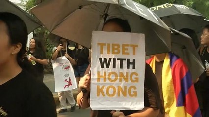 Tibetaner gehen für Hongkong auf die Straße