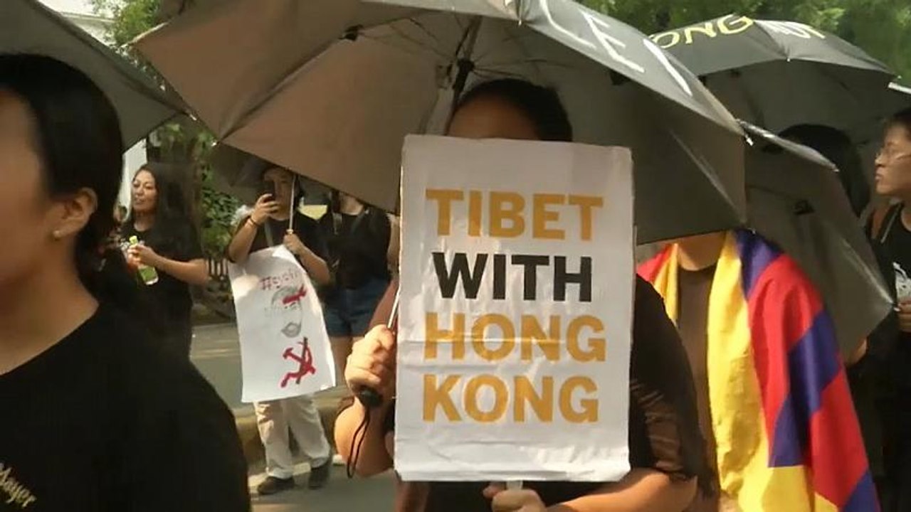 Tibetaner gehen für hongkong auf die straße