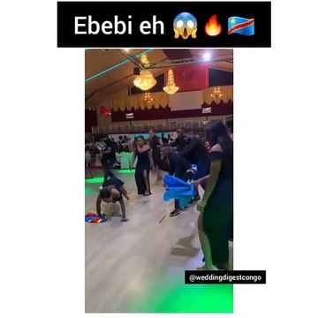 Cette demoiselle d'honneur donne un spectacle mémorable dans une réception. Admirez !