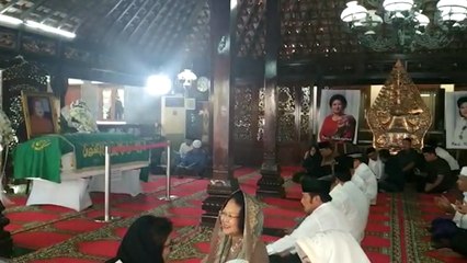 Suasana Rumah Duka saat Ibunda SBY Disemayamkan