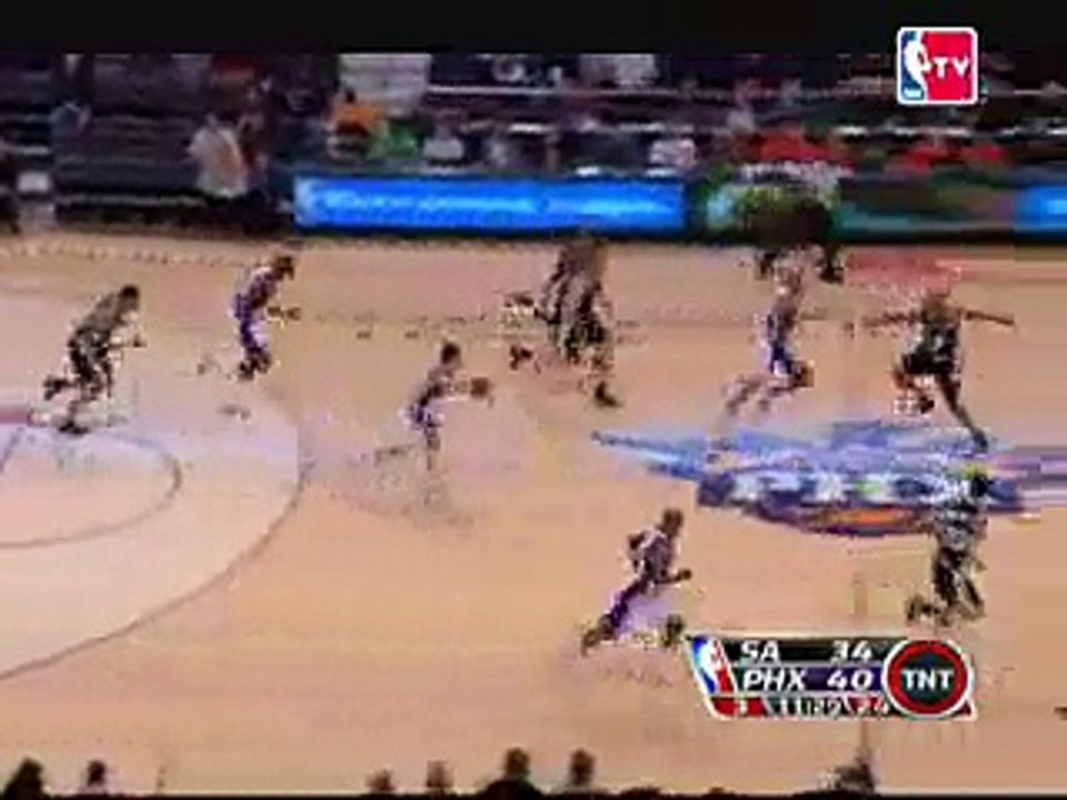 Steve Nash finds Shawn Marion with the lob