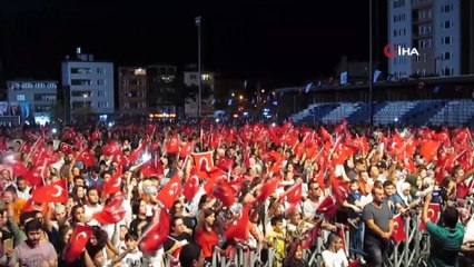Gebze Metin Oktay Stadında binler, Işın Karaca ile coştu