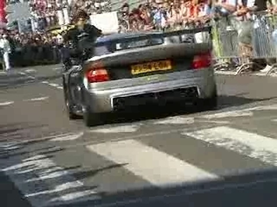 Noble M400 en dérapage