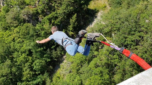 Saut à l'élastique depuis le pont de Ponsonnas