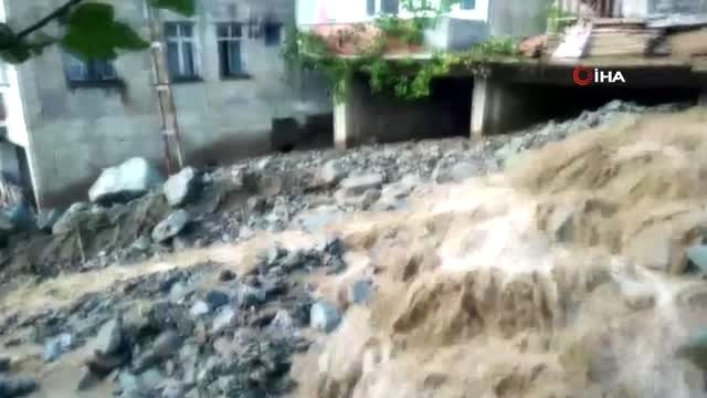 Trabzon'da şiddetli yağış hasara yol açtı