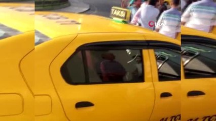 Müşterisi ile tartışan taksiciye meslektaşlarından dayak