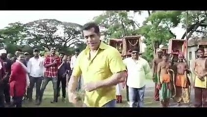 Salman whips himself, warns kids not to try it