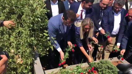 İmamoğlu, Tahir Elçi'nin mezarını ziyaret etti