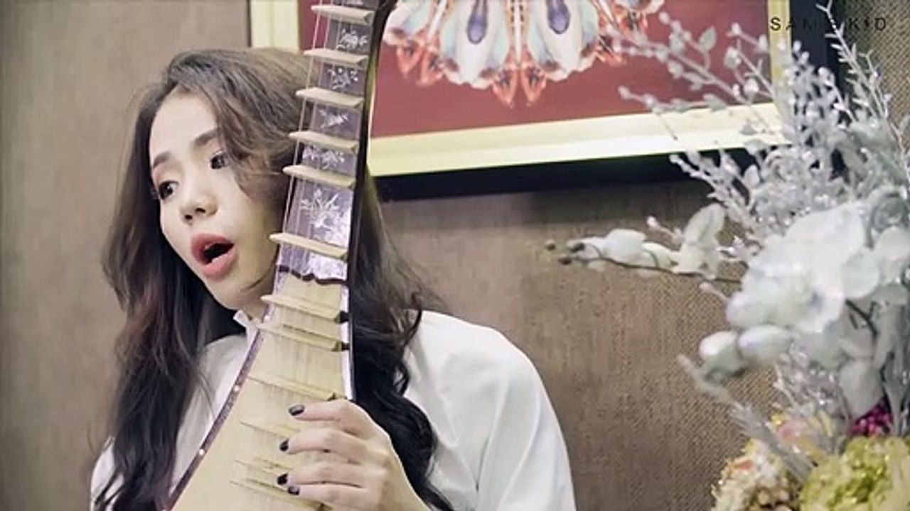 Vì cớ sao ta chữ duyên phai tàn Vì cớ sao ta không thể bên nhau Một thứ hi si...