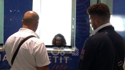 RTV Ora - Me pasaportë italiane false drejt Britanisë, pranga dy shqiptarëve