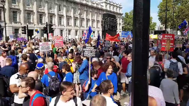 Britanya, Johnson'ın parlamentoyu askıya almasına karşı sokakta