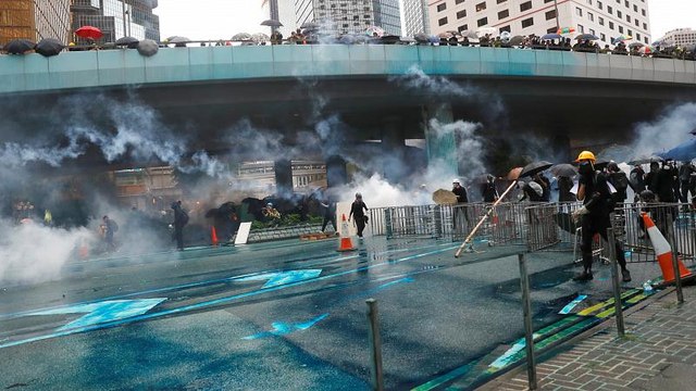 Χονγκ Κονγκ: Ανησυχητική κλιμάκωση- Νέα χρήση δακρυγόνων από την αστυνομία