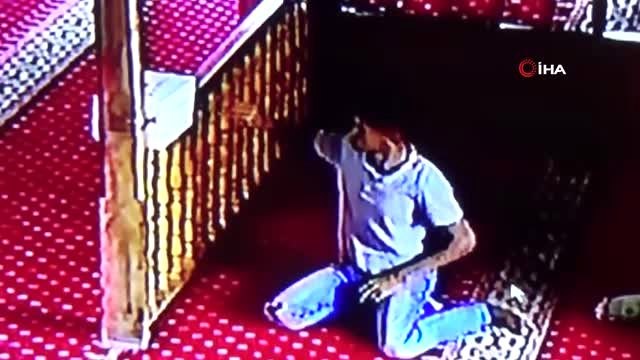 Camilerdeki sadaka kutularına dadanan çocuk zanlı güvenlik kamerasına yakalandı