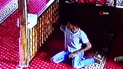 Camilerdeki sadaka kutularına dadanan çocuk zanlı güvenlik kamerasına yakalandı