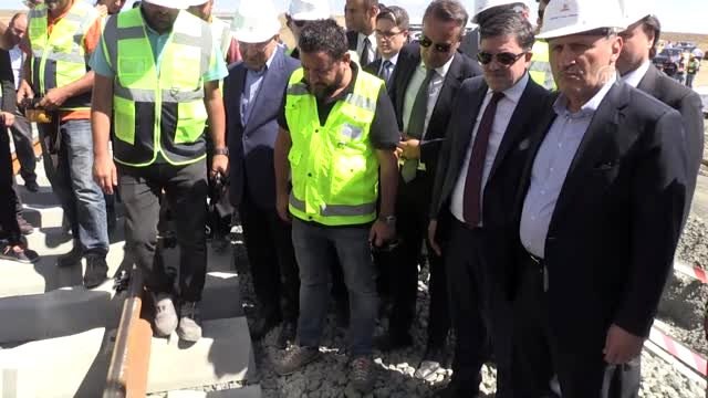 Bakan Turhan: İstanbul-İzmir Otoyolu'nu 2,5 milyona yakın araç bu yolu kullandı