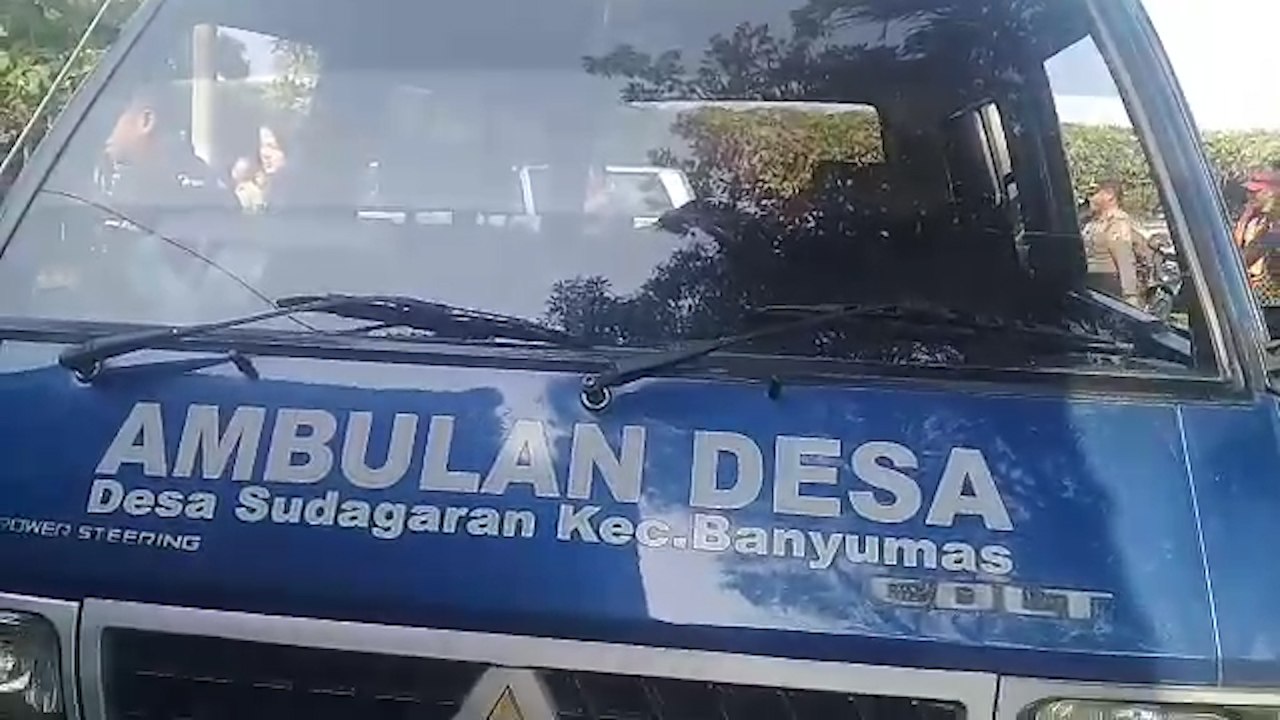 Ambulans Desa yang Ikut Mengantarkan Empat Jenazah Korban Pembunuhan di Banyumas