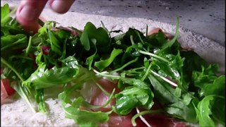 Rotoli di rucola e prosciutto crudo