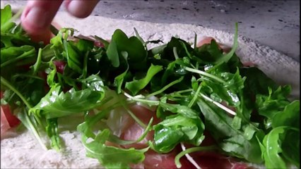 Rotoli di rucola e prosciutto crudo