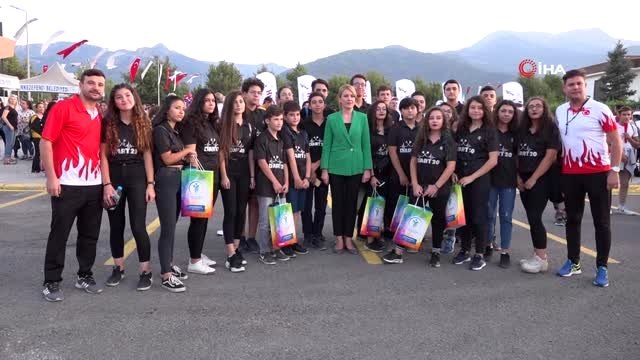 Melek Mosso Denizli'yi salladı