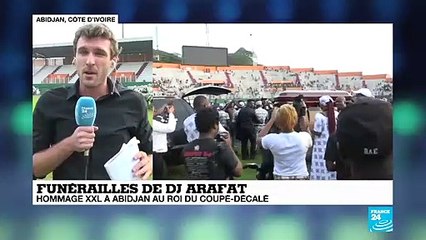 les fans de DJ Arafat accompagnent son cortège funèbre vers le cimetière de Williamsville