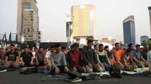 Sambut Tahun Baru Hijriah, Masyarakat Salat Berjemaah di Bundaran HI