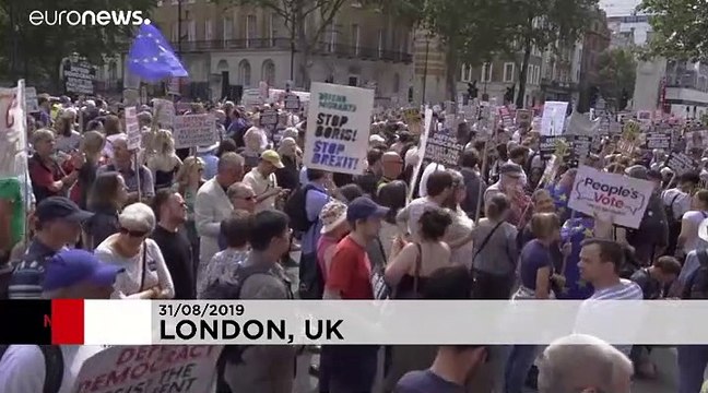Milhares de britânicos unidos em protesto contra Boris Johnson