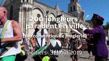 VIDEO. 200 jongleurs dans les rues de Poitiers