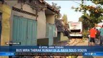 Diduga Mengantuk, Sebuah Bus Tabrak 4 Rumah di Klaten