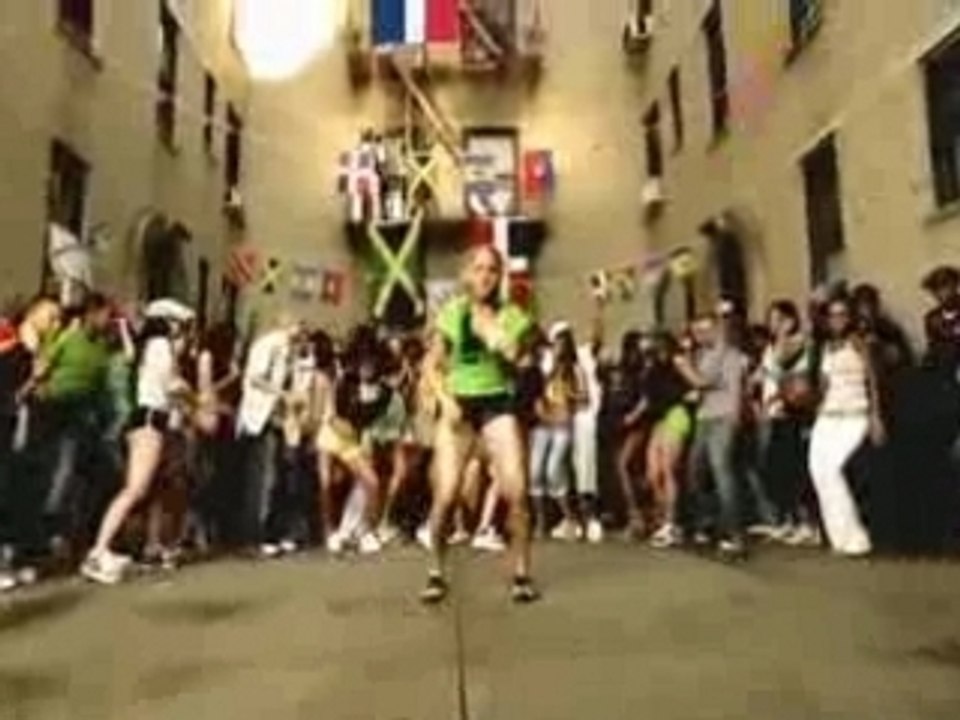 KAT DELUNA - WHINE UP