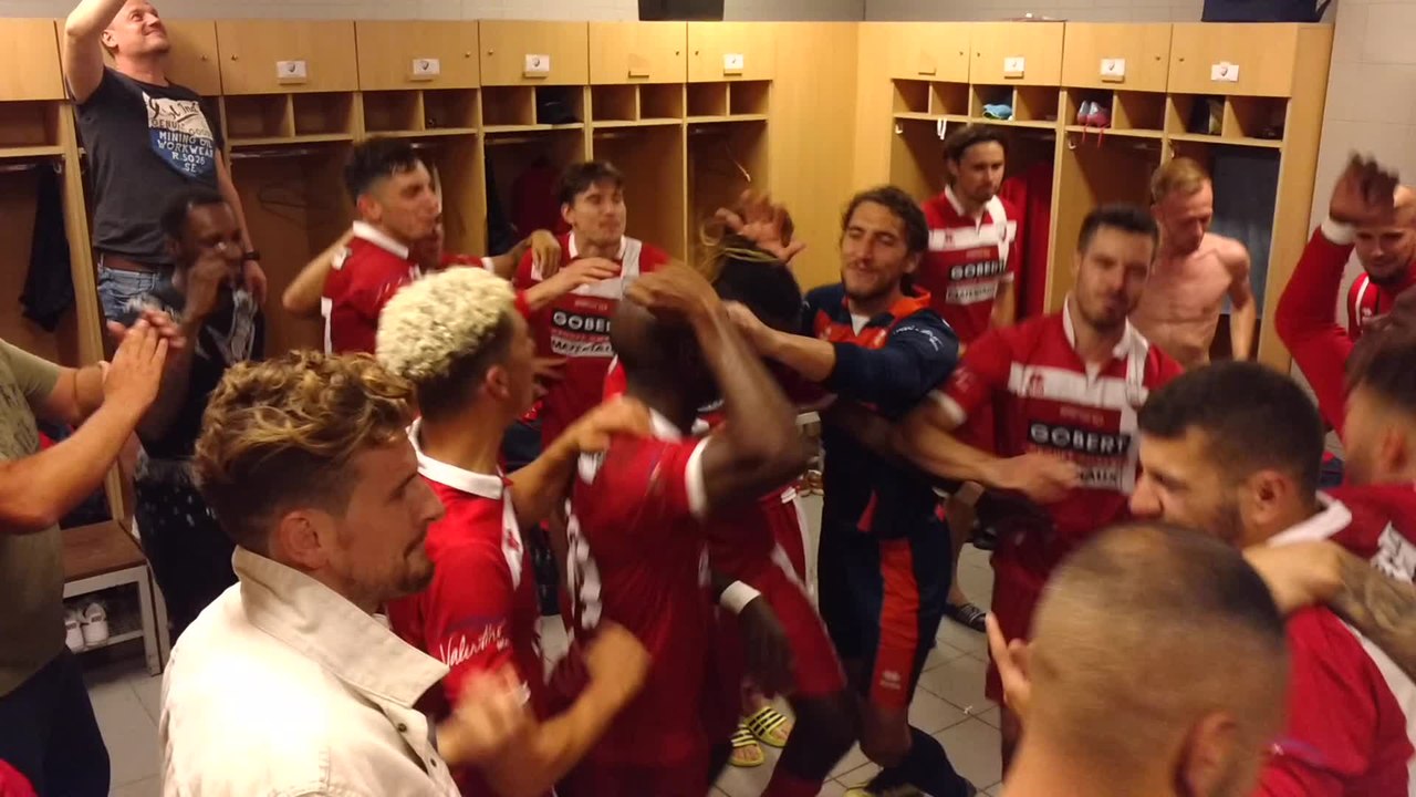 RAQM. Fête dans le vestiaire.Video Eric GHISLAIN