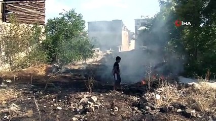 11 yaşındaki çocuk arkadaşının evi yanmasın diye böyle mücadele etti