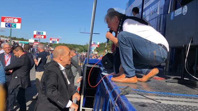 Le ministre des affaires étrangères Jean-Yves Le Drian, présent sur le départ