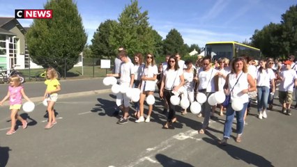 Des centaines de personnes réunies pour une marche blanche dans le village de Steve