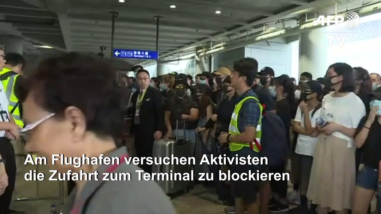 Proteste in Hongkong gehen am Flughafen weiter