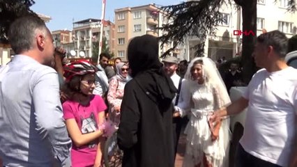 Gelin ve damat, bisikletli konvoyla mutluluğa pedal çevirdi